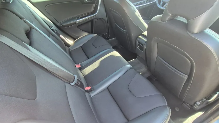 VOLVO V60 -
