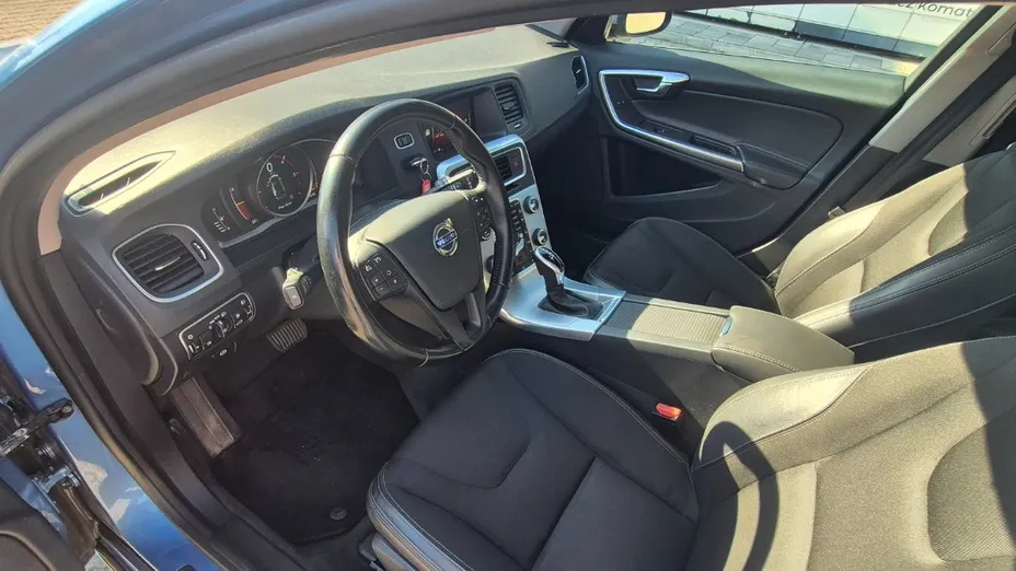 VOLVO V60 -