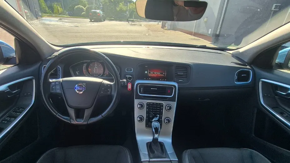 VOLVO V60 -