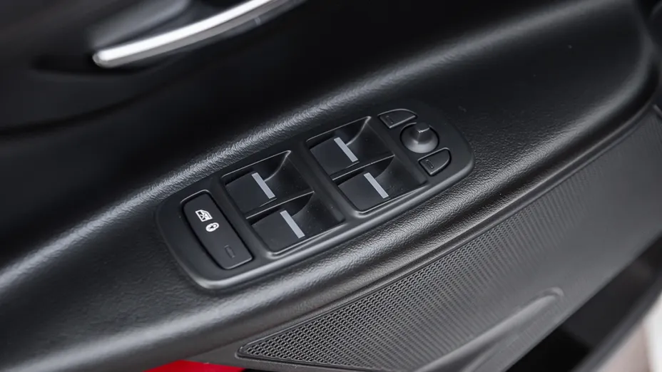 JAGUAR XE -