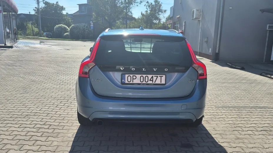 VOLVO V60 -