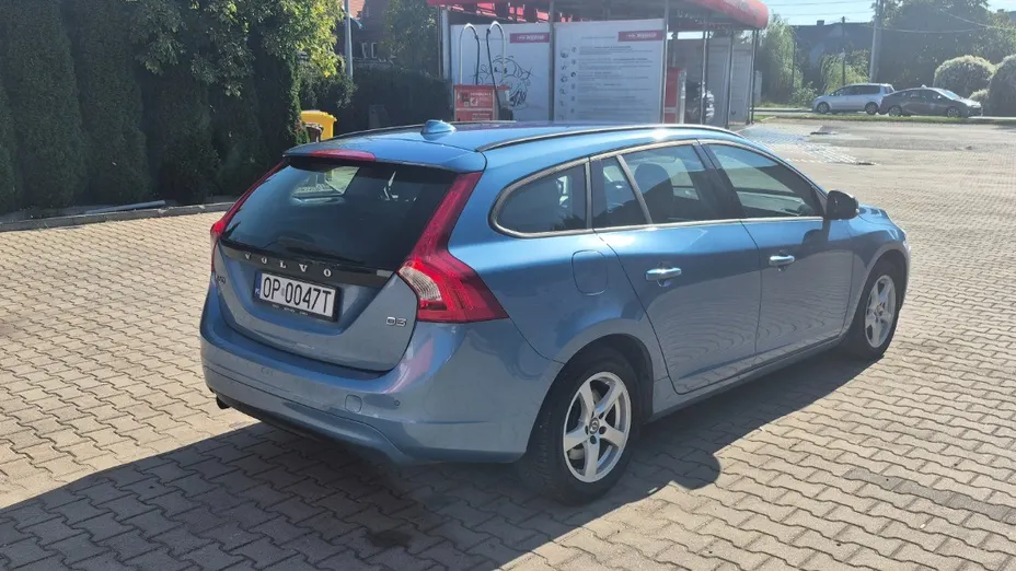 VOLVO V60 -