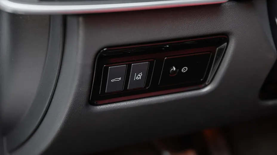 JAGUAR XE -