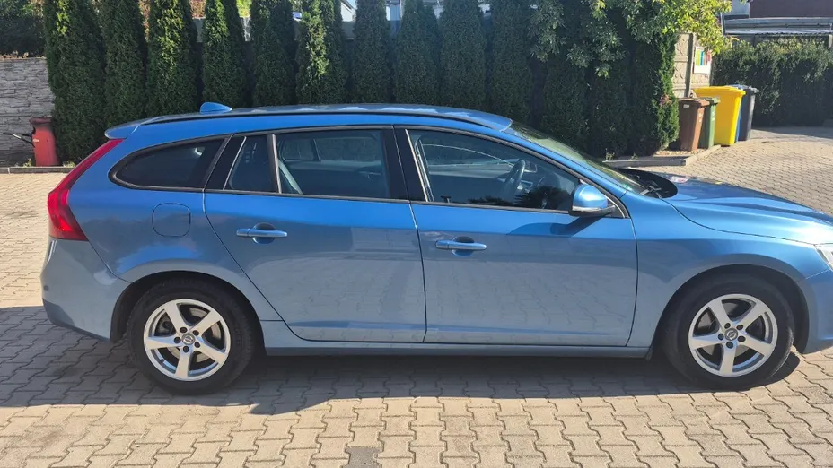 VOLVO V60 -