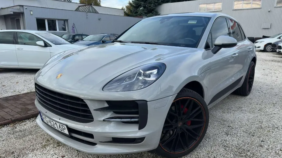 PORSCHE Macan -
