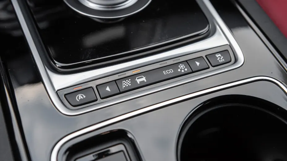JAGUAR XE -