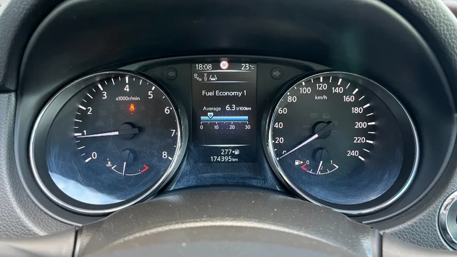 NISSAN Qashqai -