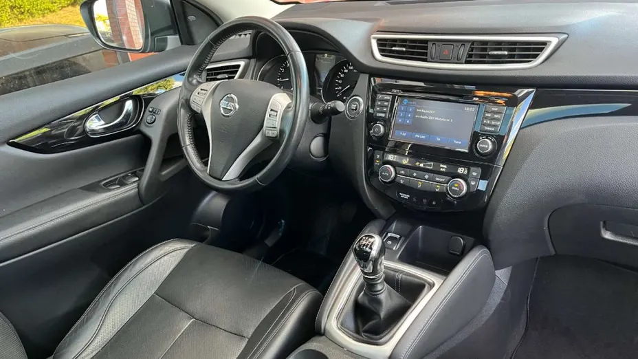 NISSAN Qashqai -
