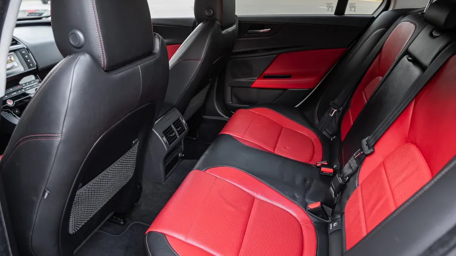 JAGUAR XE -