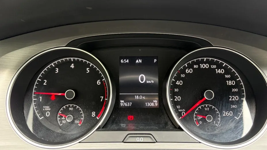 VOLKSWAGEN Golf -