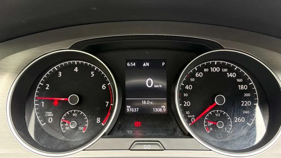 VOLKSWAGEN Golf -