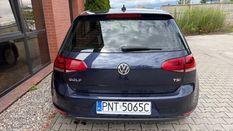 VOLKSWAGEN Golf -