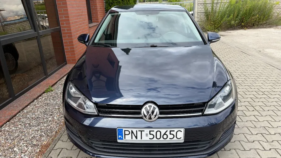 VOLKSWAGEN Golf -