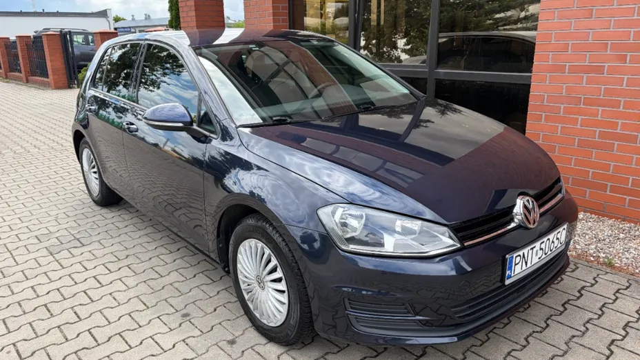 VOLKSWAGEN Golf -