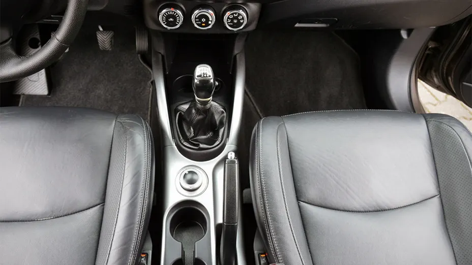 MITSUBISHI Outlander -