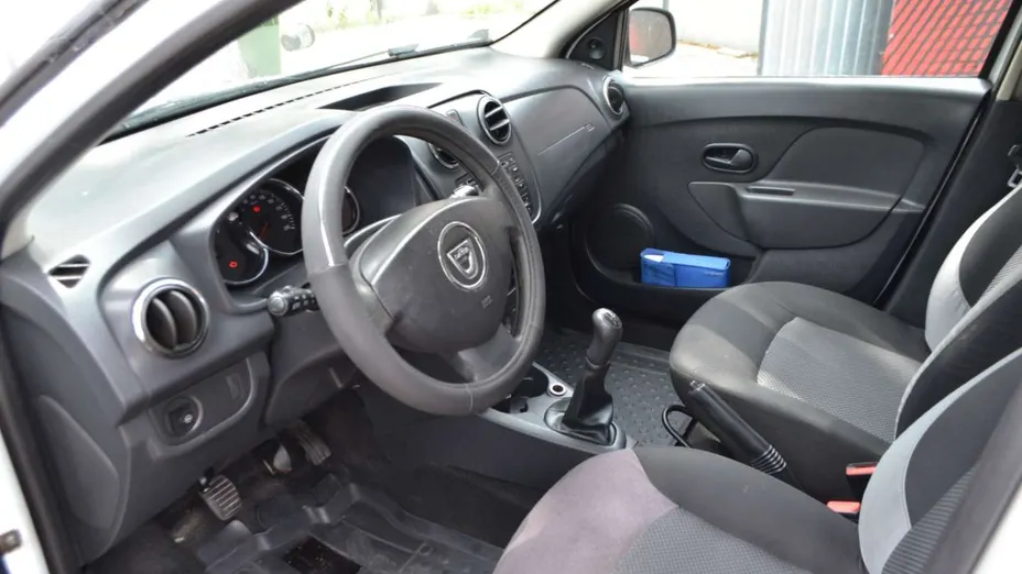 DACIA Logan -