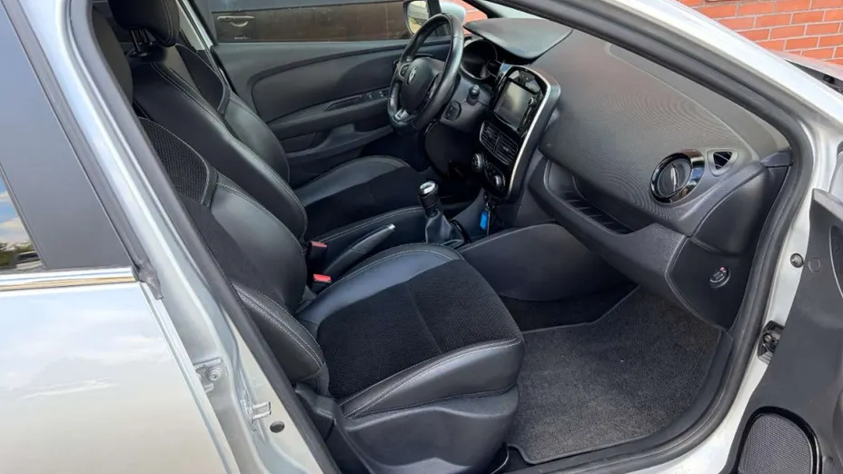 RENAULT Clio -