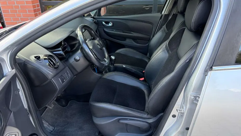 RENAULT Clio -