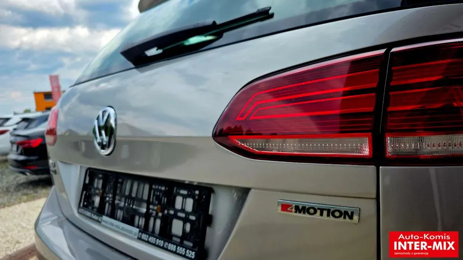 VOLKSWAGEN Golf -