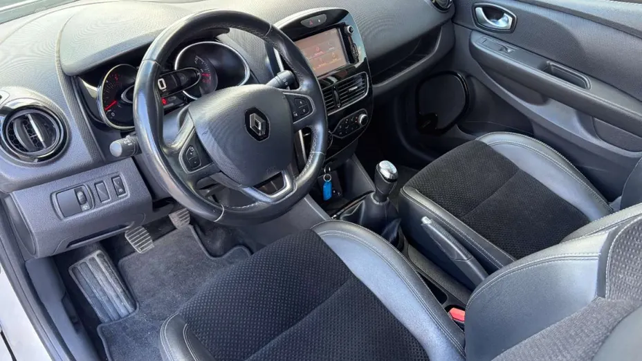 RENAULT Clio -