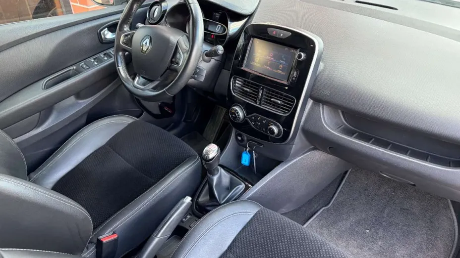 RENAULT Clio -