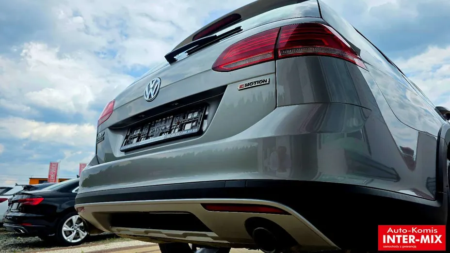 VOLKSWAGEN Golf -
