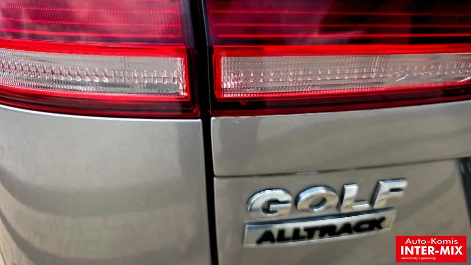 VOLKSWAGEN Golf -