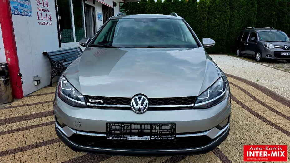 VOLKSWAGEN Golf -