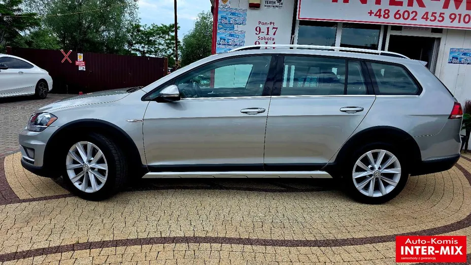VOLKSWAGEN Golf -