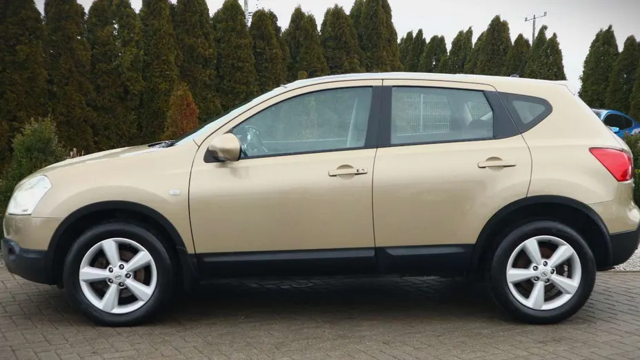 NISSAN Qashqai -