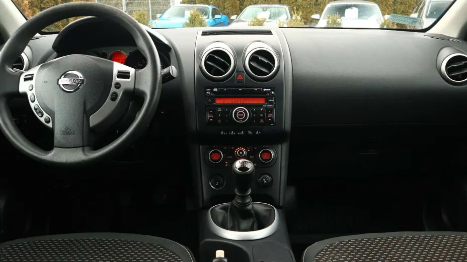 NISSAN Qashqai -