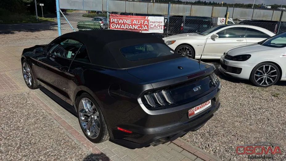 FORD Mustang -
