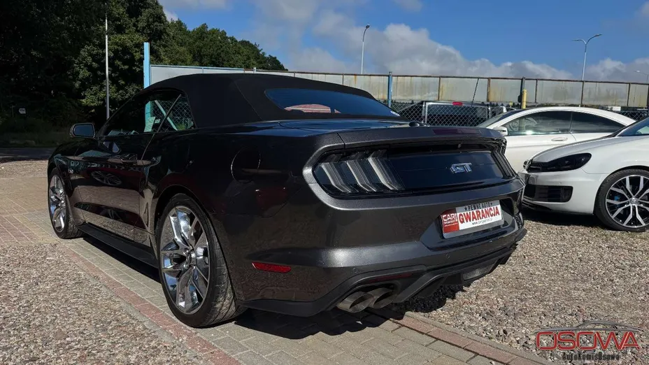 FORD Mustang -