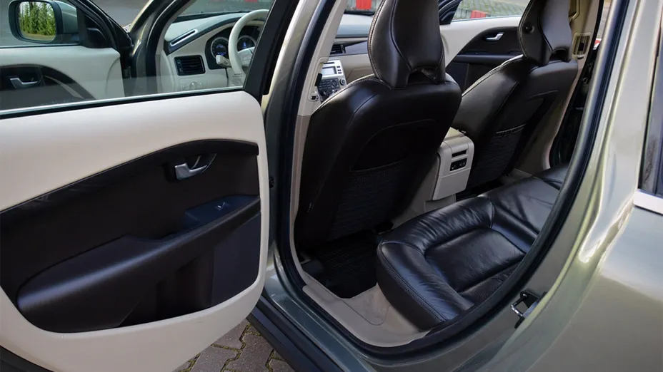 VOLVO XC70 -