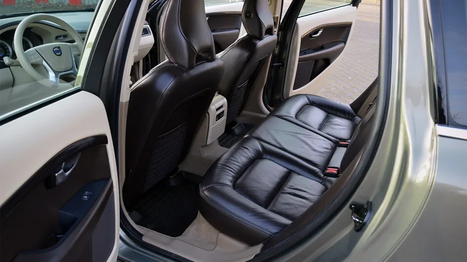 VOLVO XC70 -