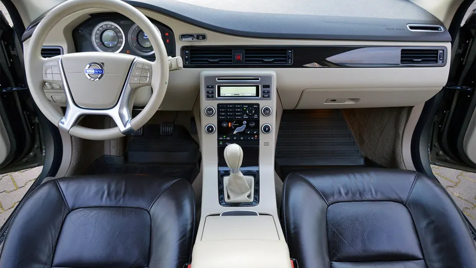 VOLVO XC70 -