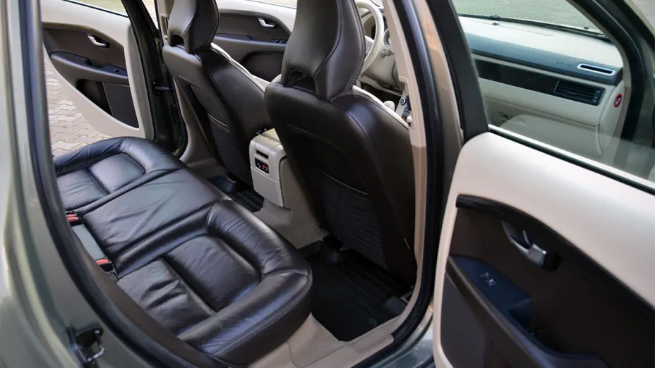 VOLVO XC70 -