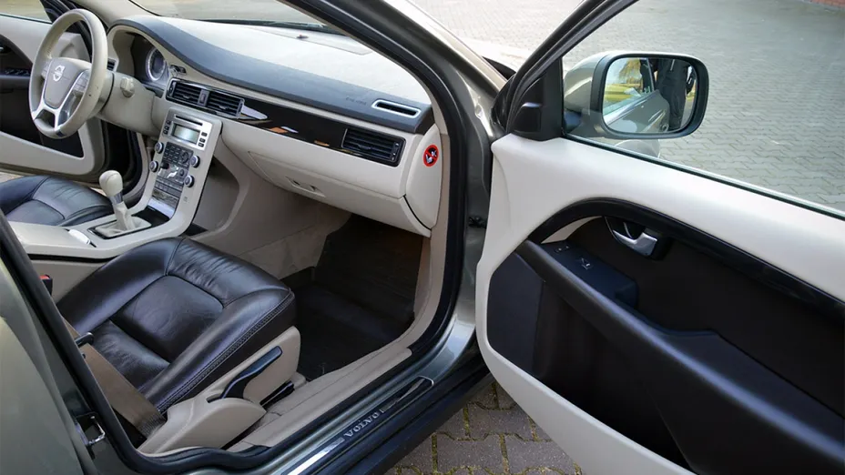 VOLVO XC70 -