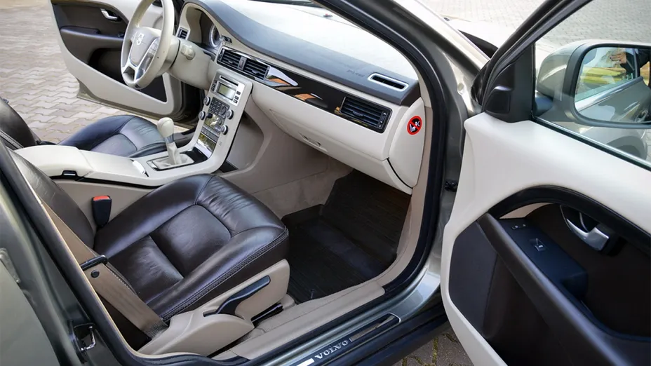 VOLVO XC70 -