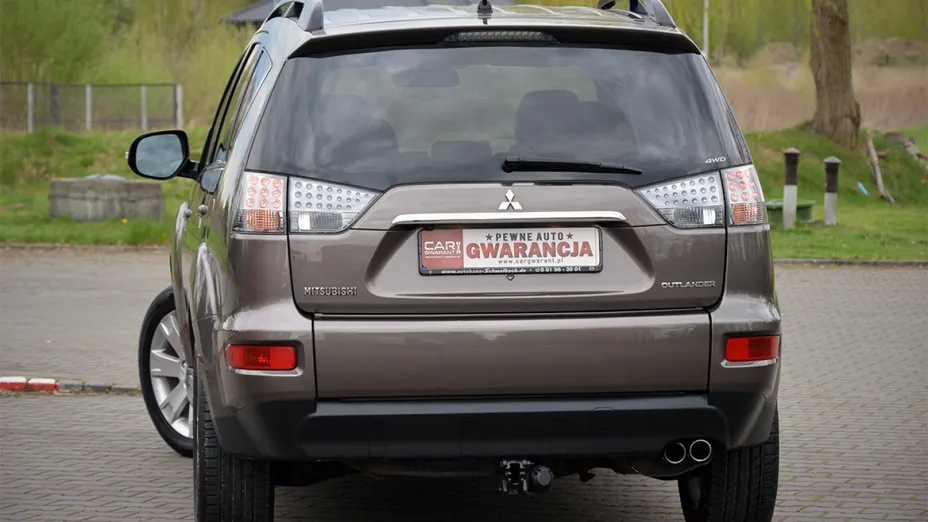 MITSUBISHI Outlander -