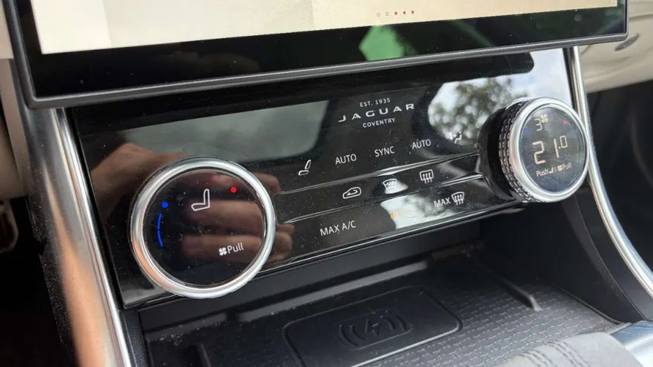 JAGUAR XF -