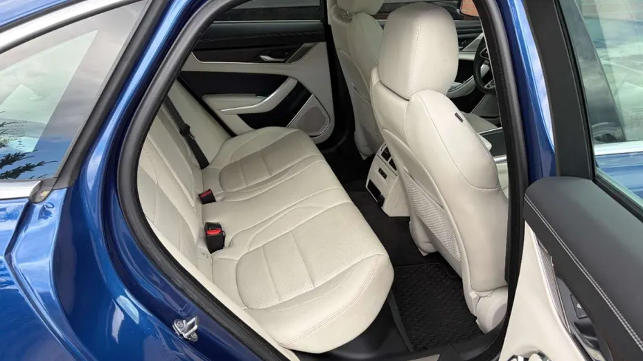 JAGUAR XF -