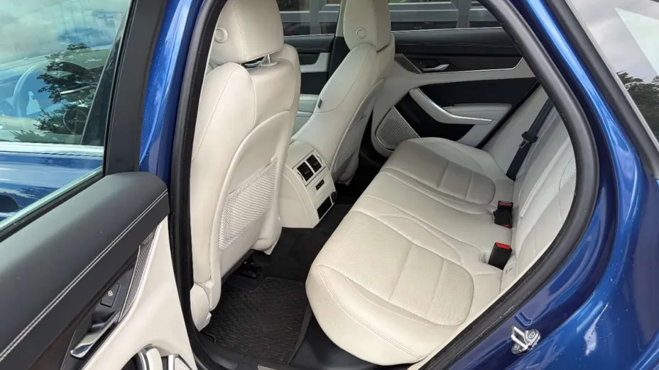 JAGUAR XF -