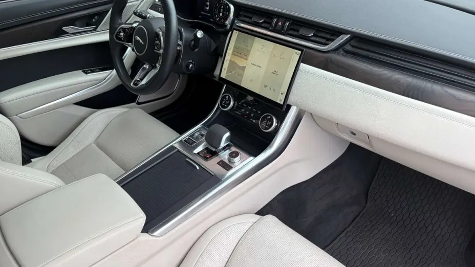 JAGUAR XF -