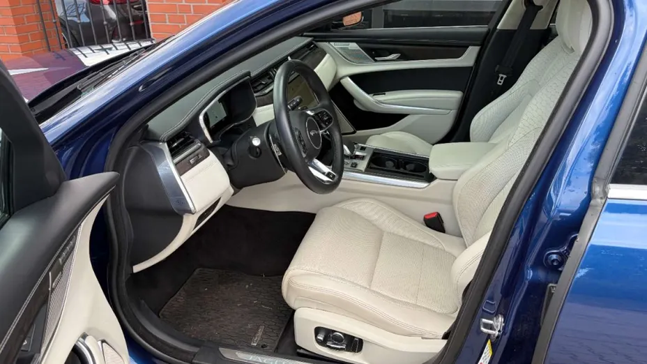 JAGUAR XF -