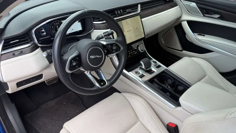 JAGUAR XF -