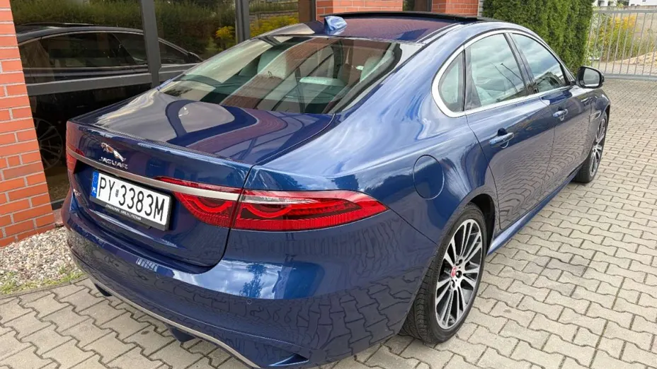 JAGUAR XF -