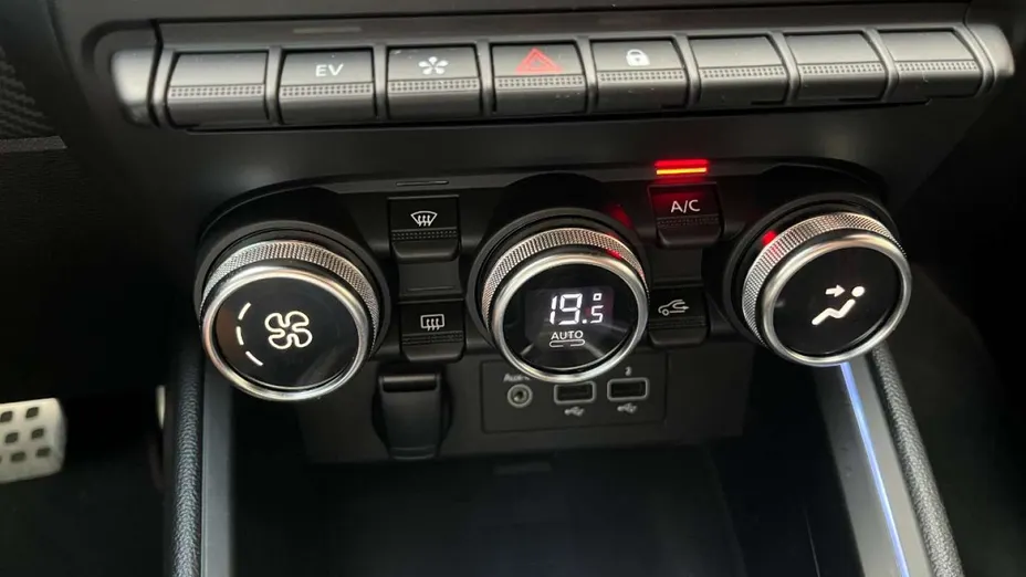 RENAULT Clio -