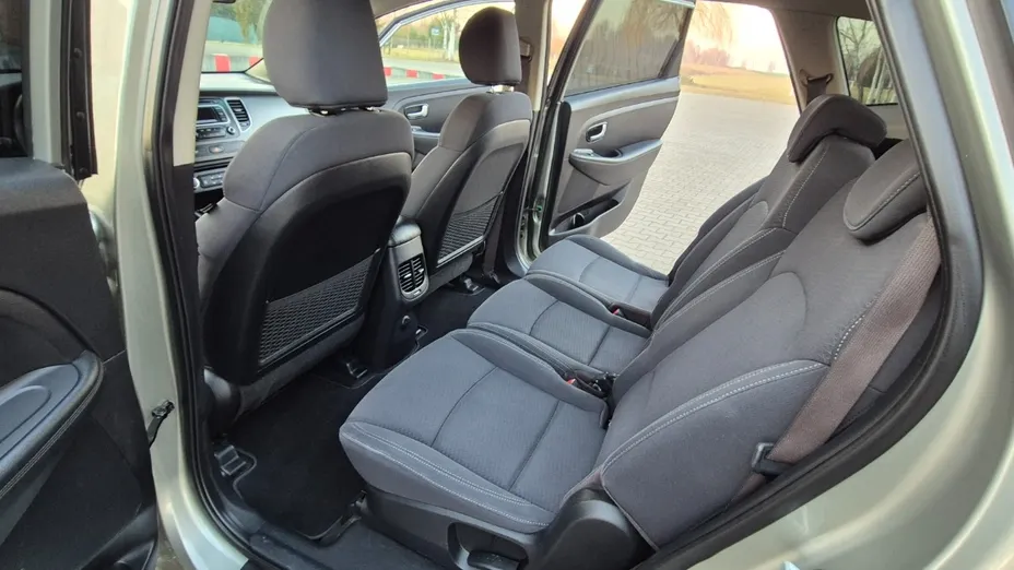 KIA Carens -