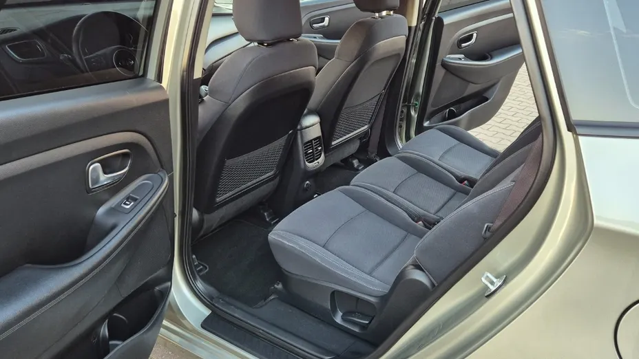 KIA Carens -